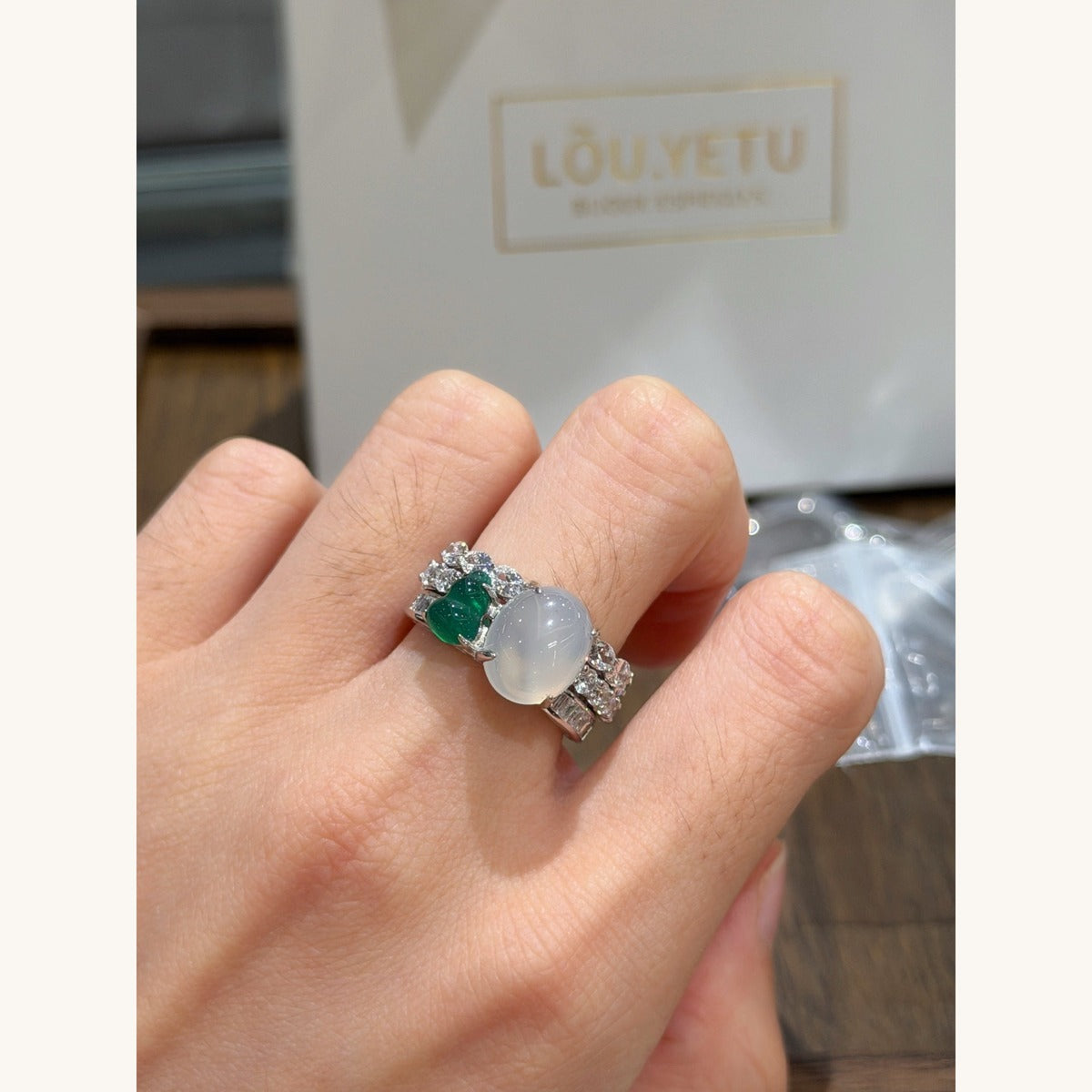 Chalcedony Gourd Cabochon Pavé Ring (JR6120)