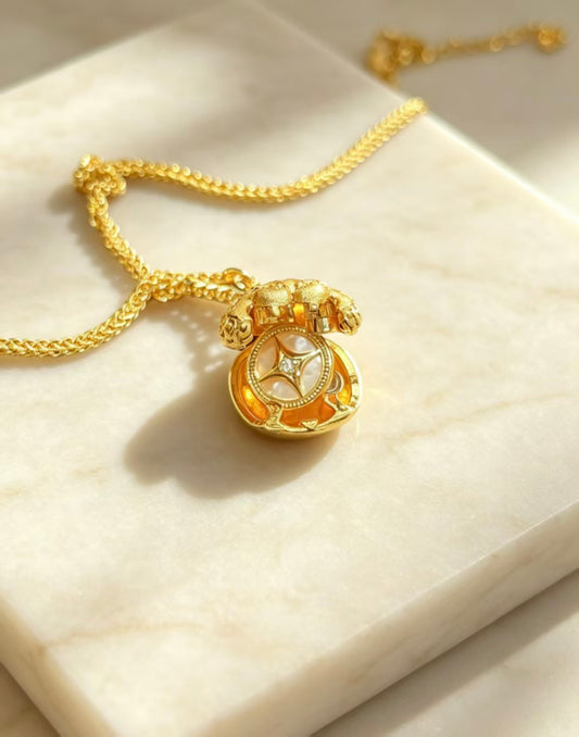 Gold Openwork Gourd Pendant Necklace