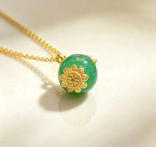Green Jade Bead Flower Pendant Necklace