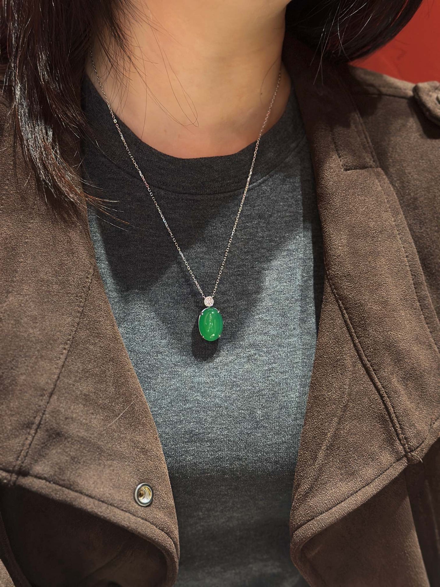 Chalcedony Cabochon Pendant Necklace (JN31223105)