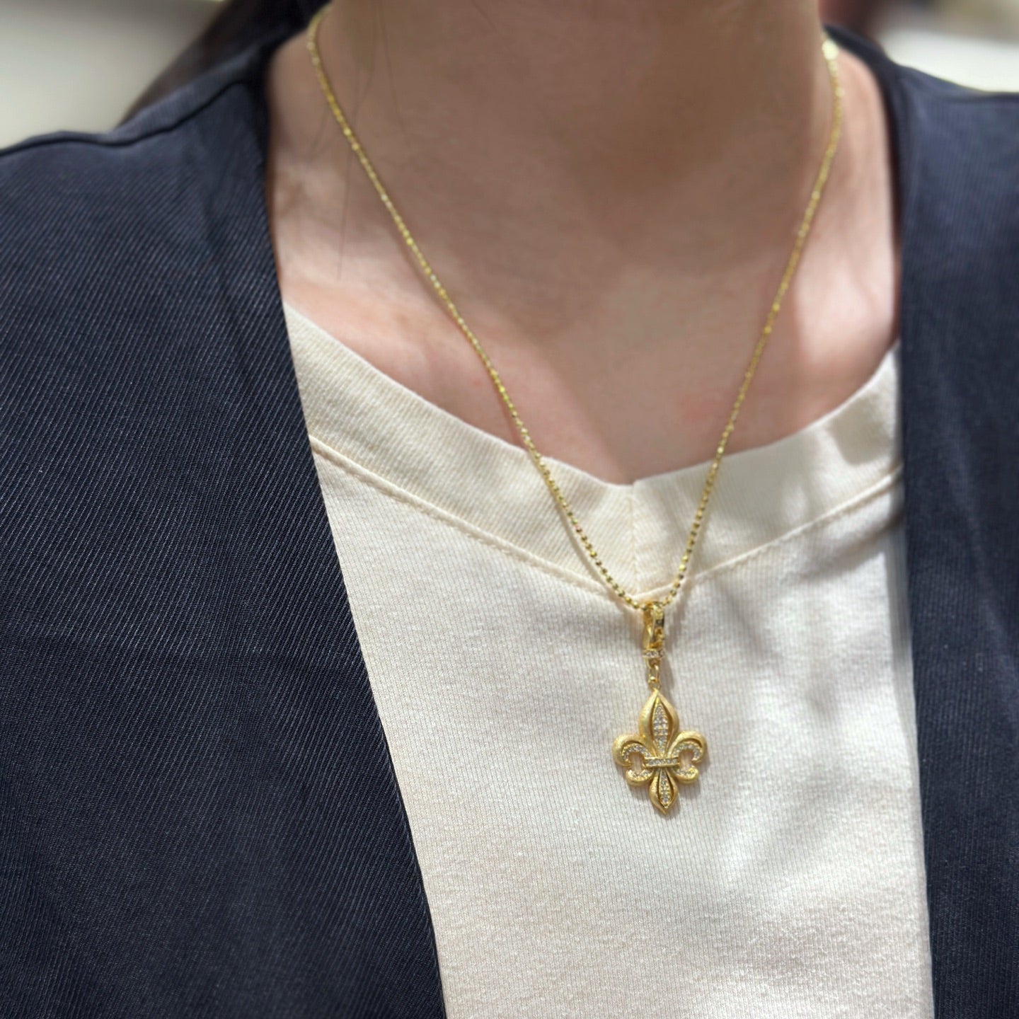 Brushed Flower Pendant Necklace (JP10388)