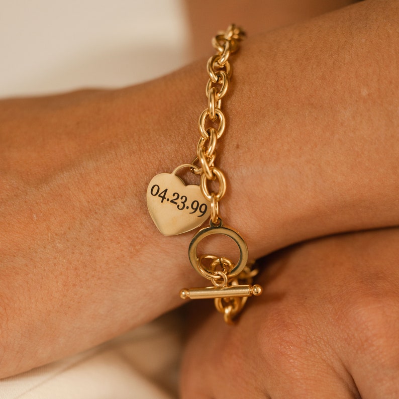 Gold Personalized Heart Charm Bracelet: Dainty Name Pendants