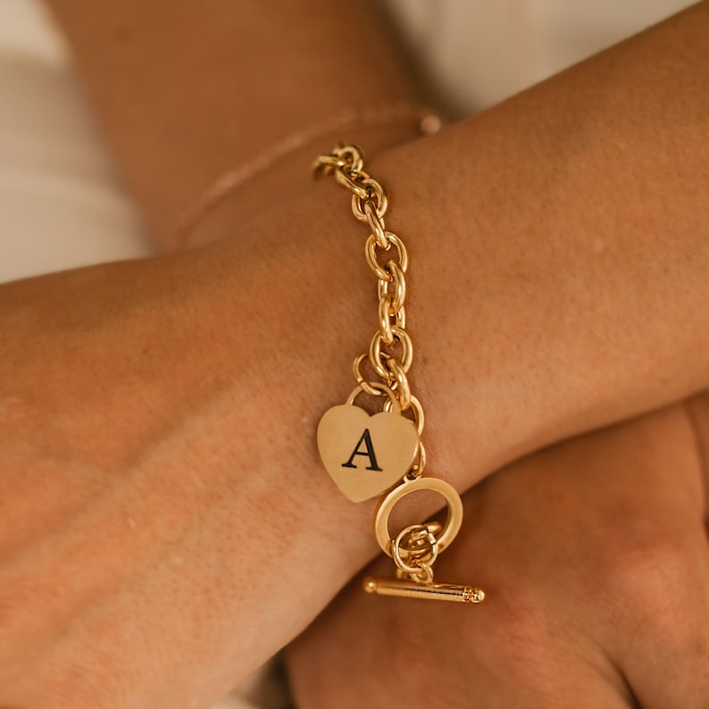 Gold Personalized Heart Charm Bracelet: Dainty Name Pendants