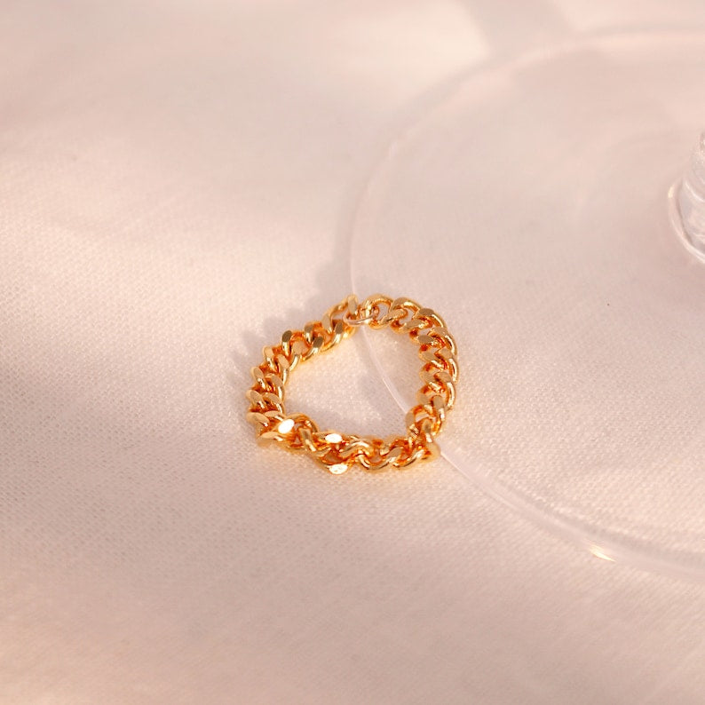 Dainty Gold Chain Ring: Minimalist Statement Jewelry