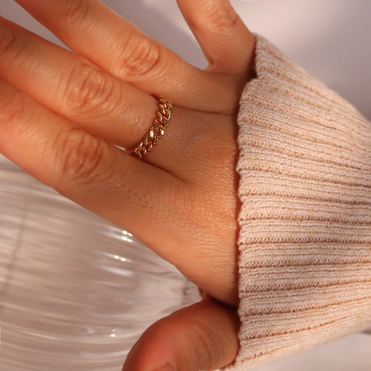 Dainty Gold Chain Ring: Minimalist Statement Jewelry
