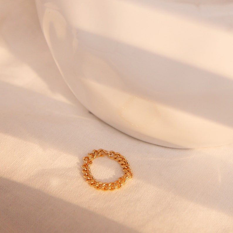 Dainty Gold Chain Ring: Minimalist Statement Jewelry